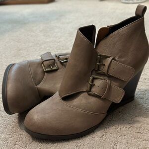 Boutique bootie size 8.5
